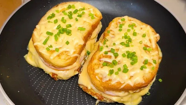 Sándwich proteico en sartén